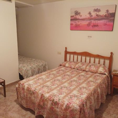 Pensión-Hostal Mari Loli Guardamar del Segura Exterior foto