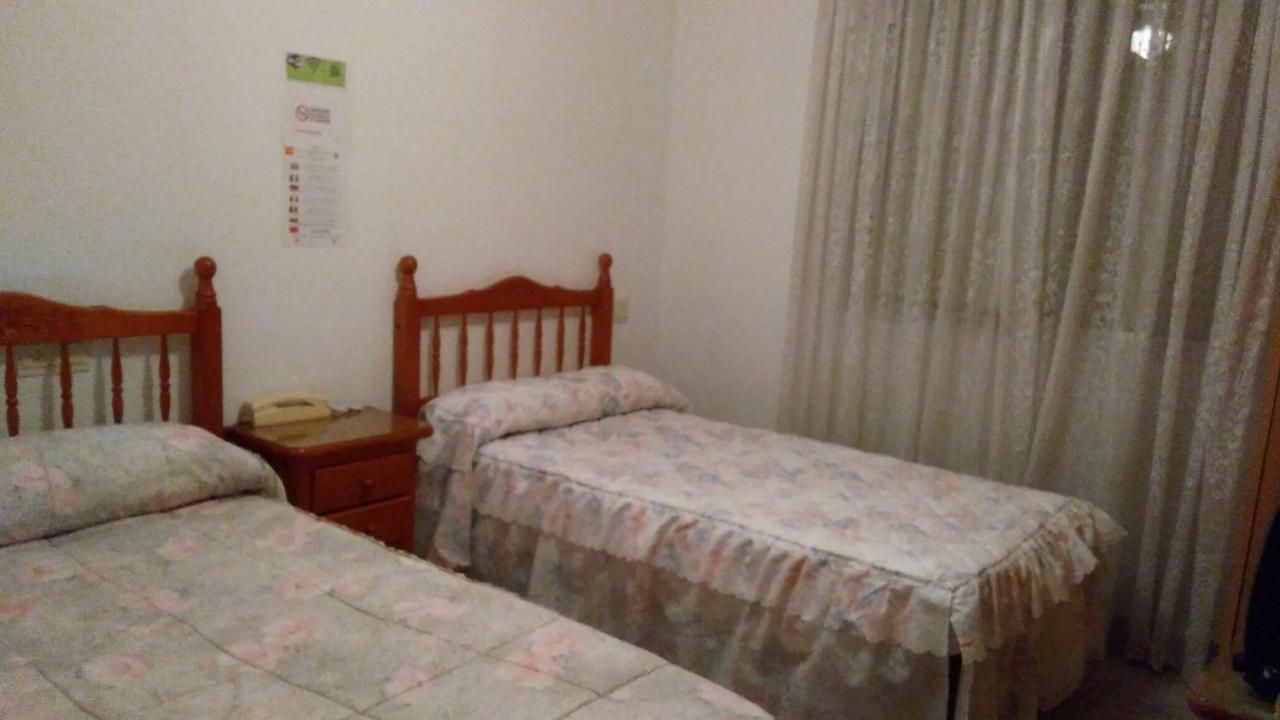 Pensión-Hostal Mari Loli Guardamar del Segura Exterior foto