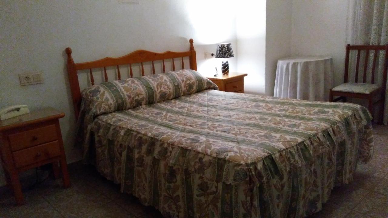 Pensión-Hostal Mari Loli Guardamar del Segura Exterior foto