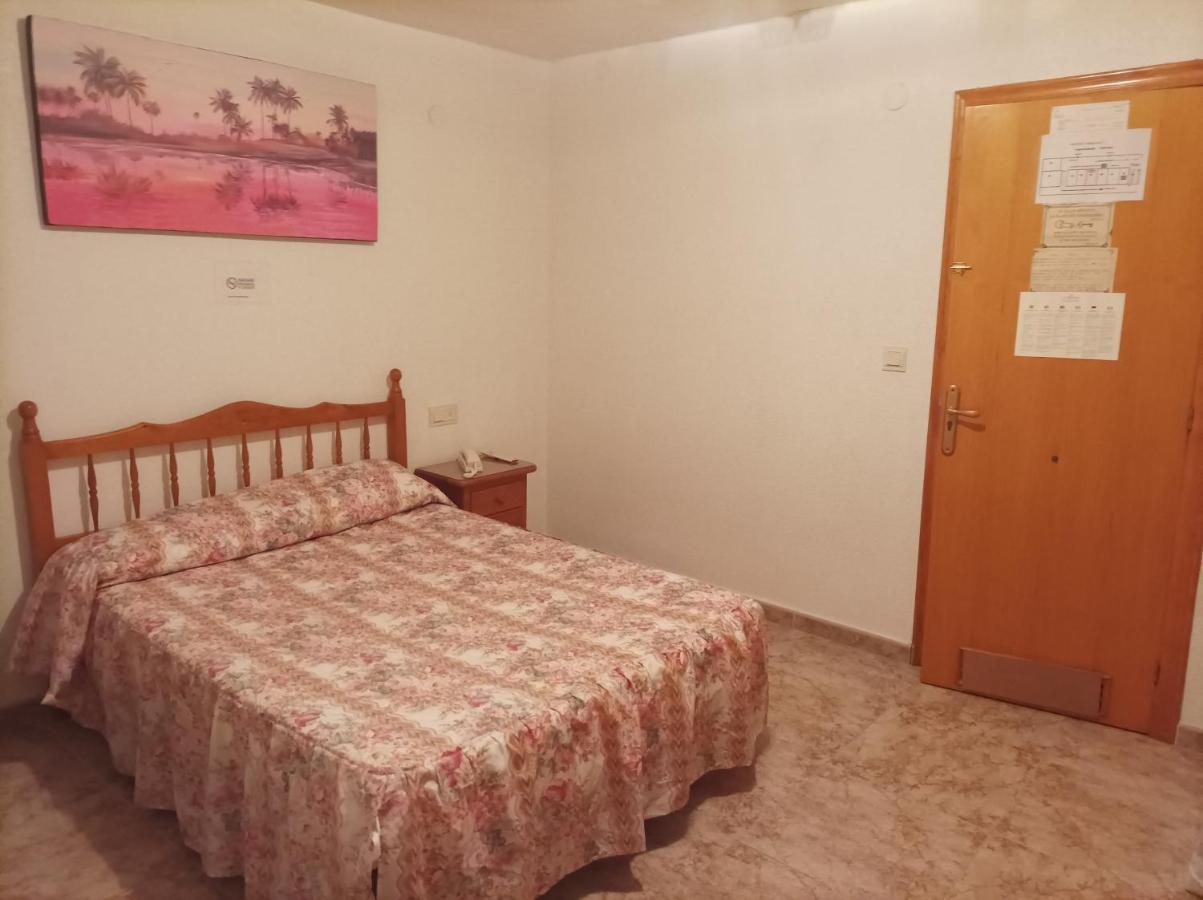 Pensión-Hostal Mari Loli Guardamar del Segura Exterior foto