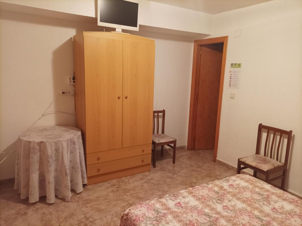 Pensión-Hostal Mari Loli Guardamar del Segura Exterior foto