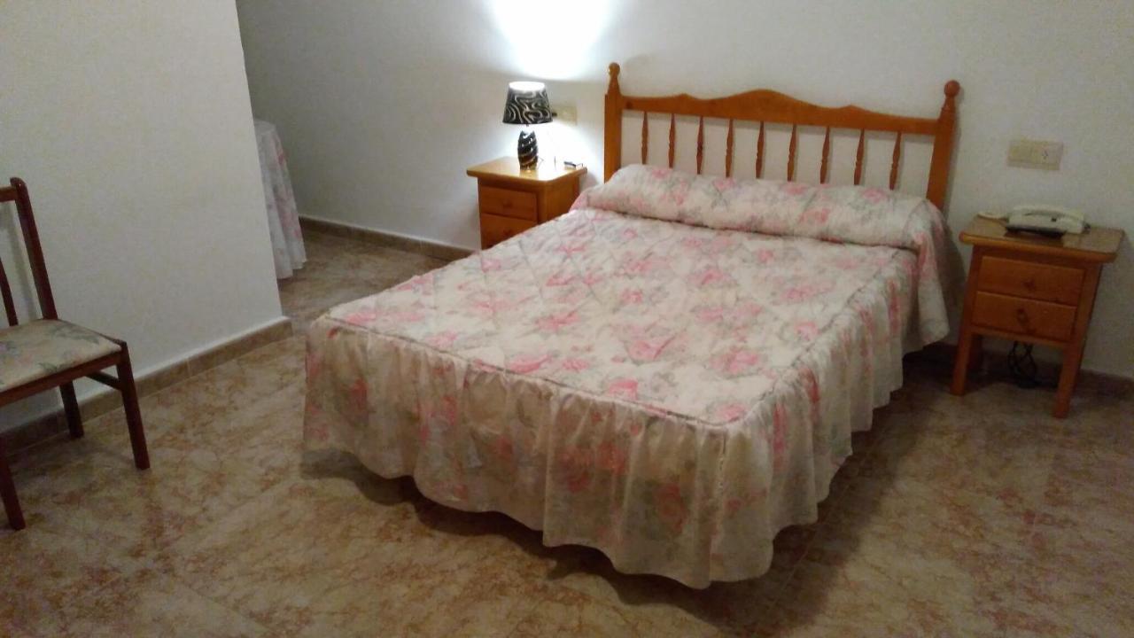 Pensión-Hostal Mari Loli Guardamar del Segura Exterior foto