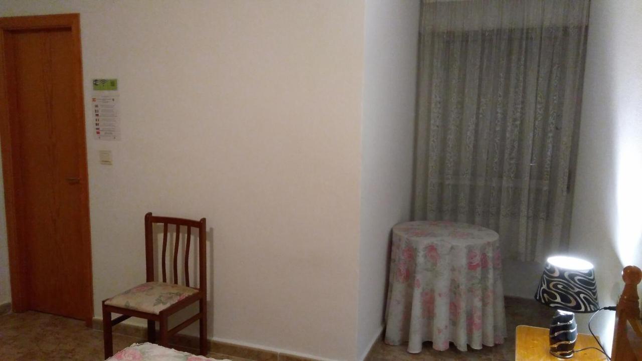 Pensión-Hostal Mari Loli Guardamar del Segura Exterior foto