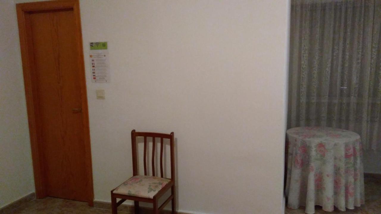 Pensión-Hostal Mari Loli Guardamar del Segura Exterior foto