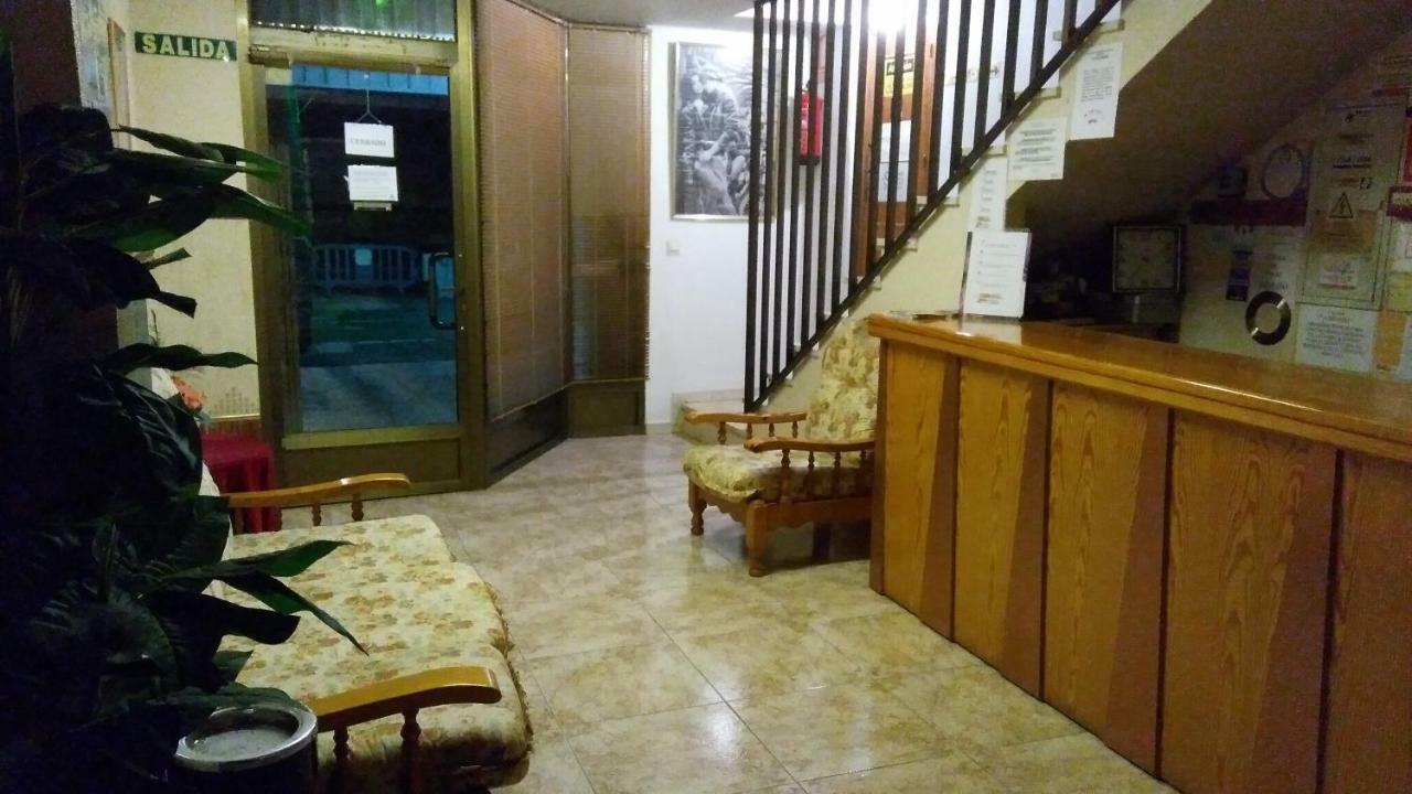 Pensión-Hostal Mari Loli Guardamar del Segura Exterior foto