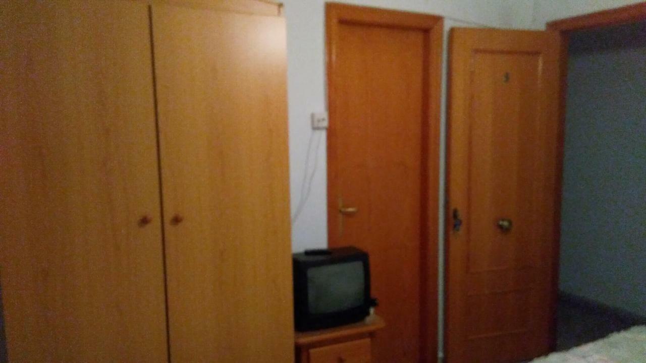 Pensión-Hostal Mari Loli Guardamar del Segura Exterior foto